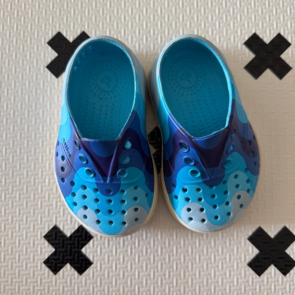 Native slip on shoes miller print blue bone surfer wave size C5